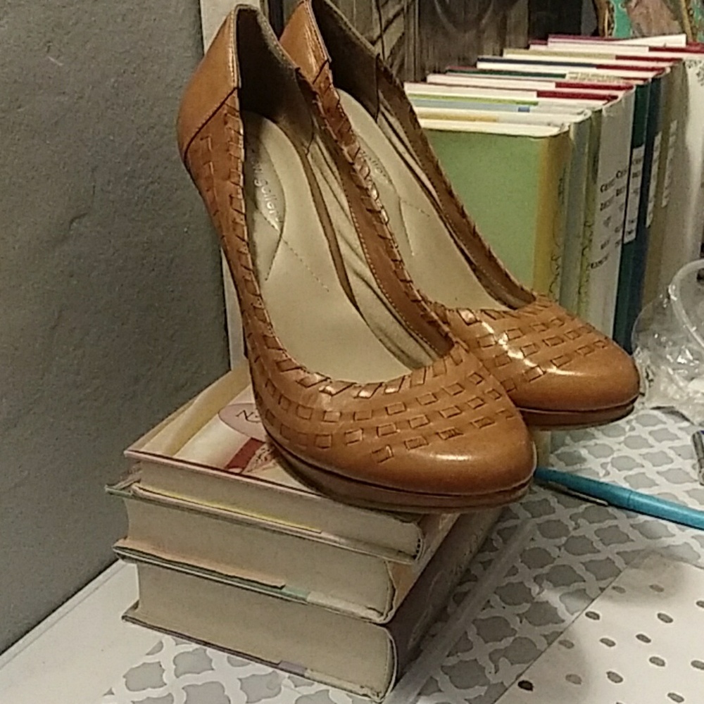 Andrew Geller Woven Leather Heels Size 10